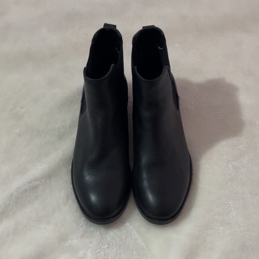 Aldo Black Chelsea Boot - Picture 2 of 11
